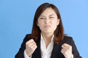 怒る女性
